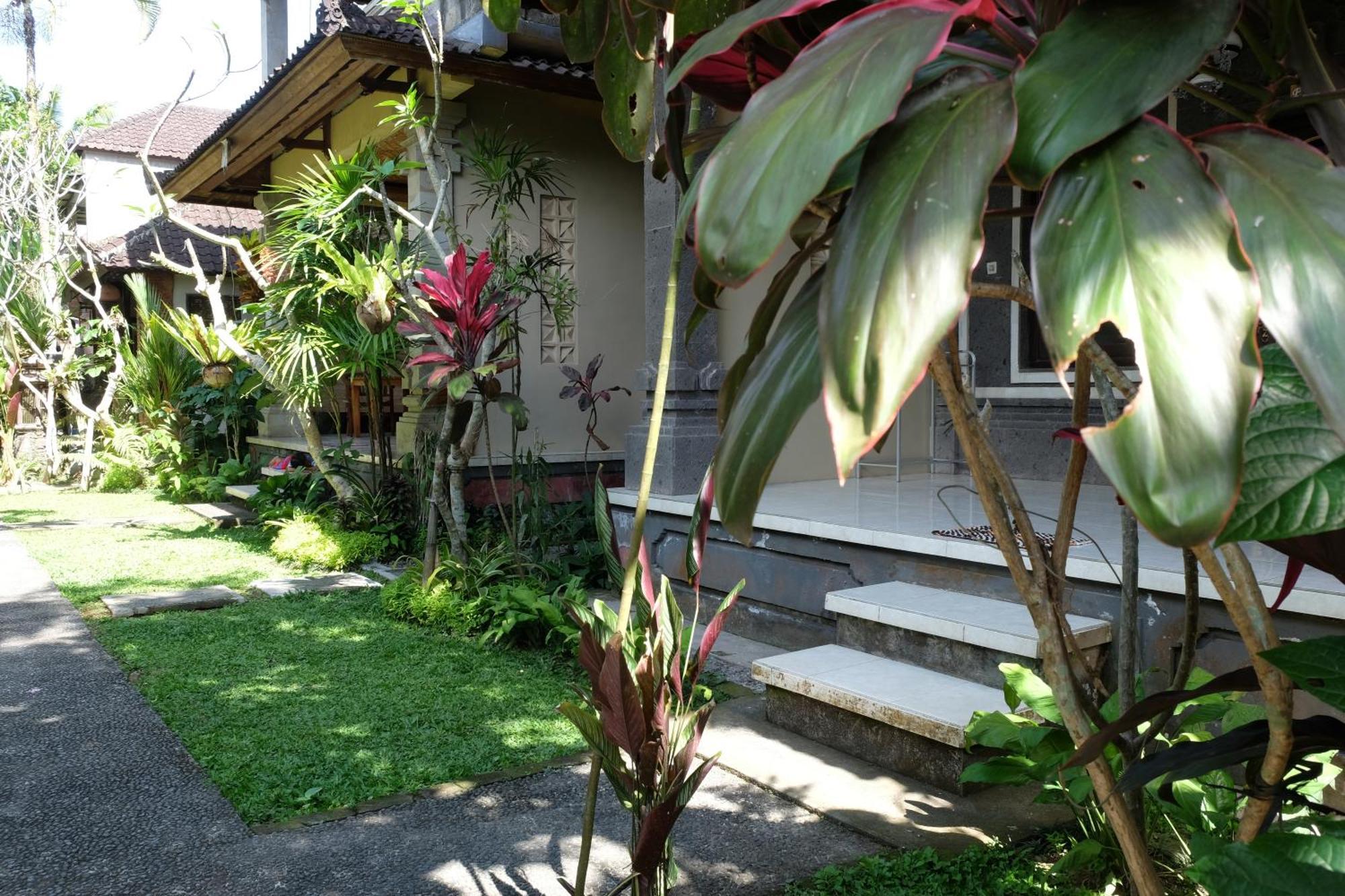 Suastika Guest House Ubud Екстериор снимка