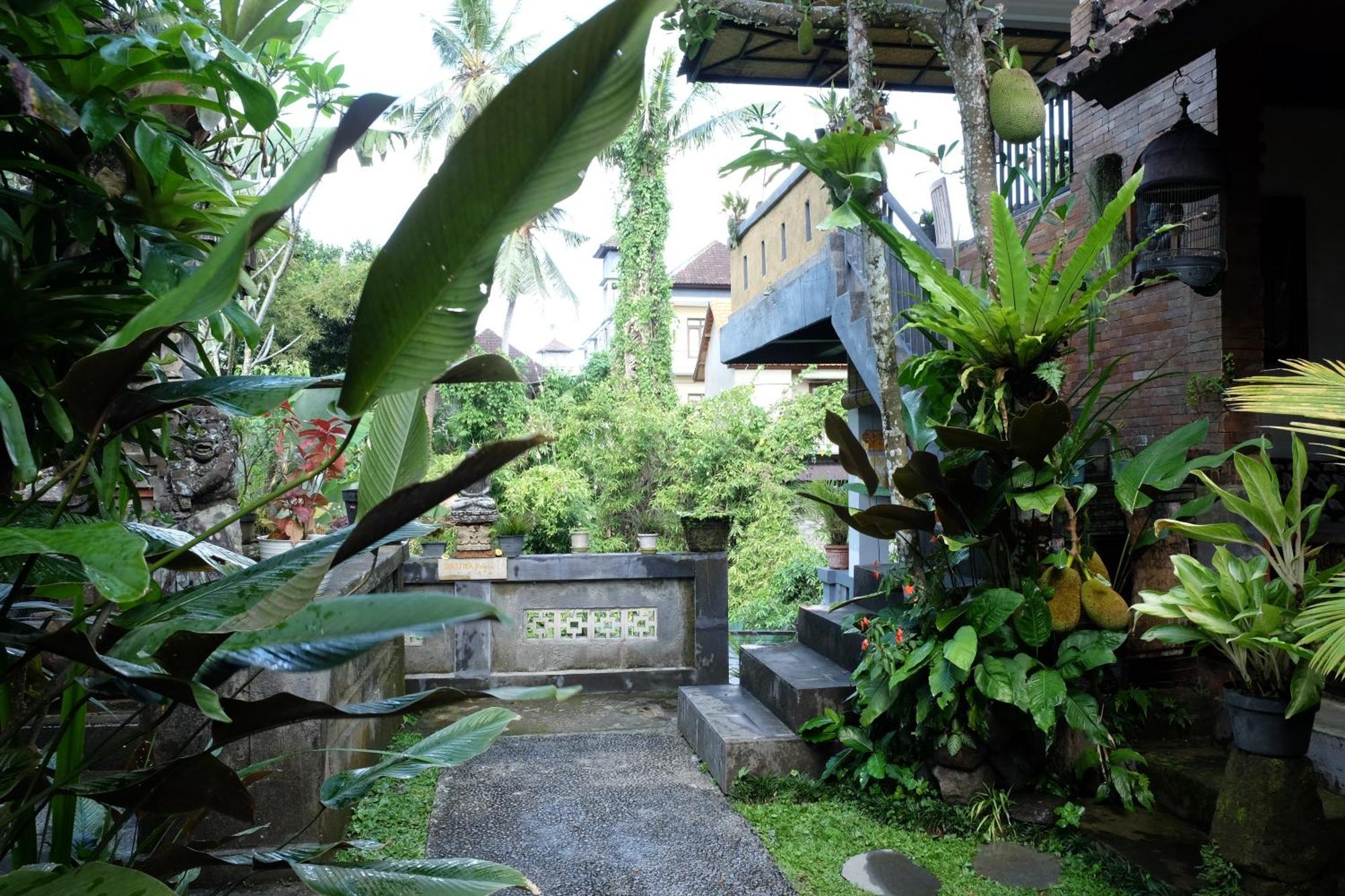 Suastika Guest House Ubud Екстериор снимка