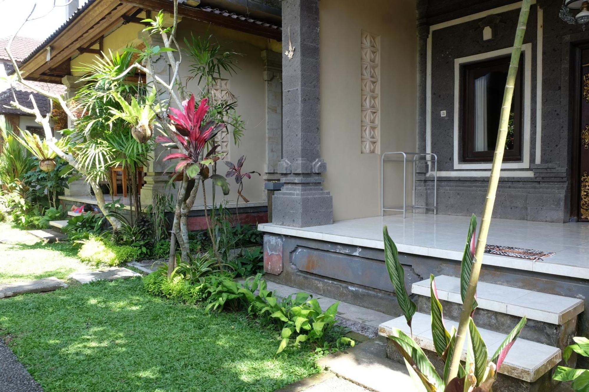 Suastika Guest House Ubud Екстериор снимка