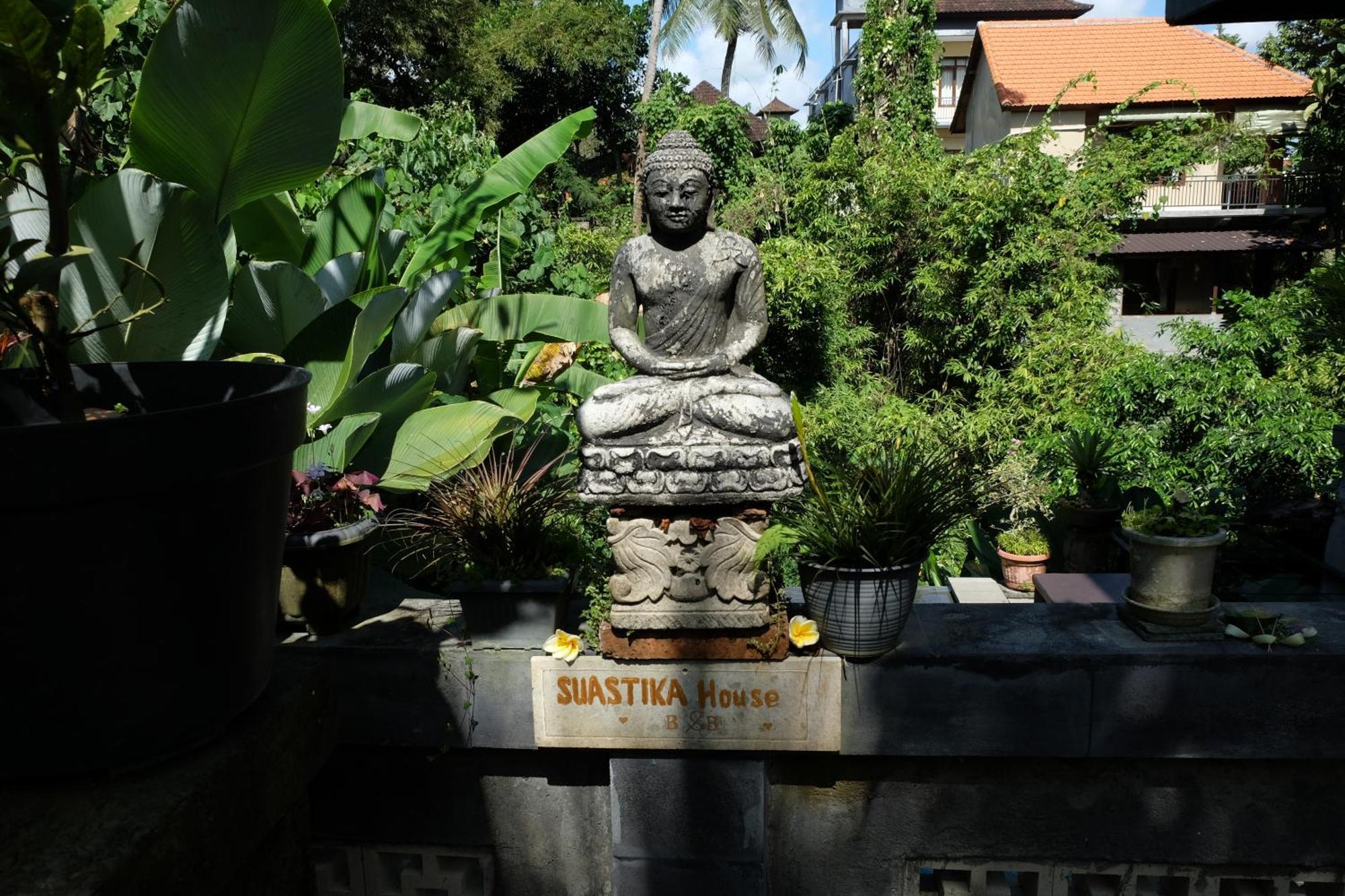 Suastika Guest House Ubud Екстериор снимка