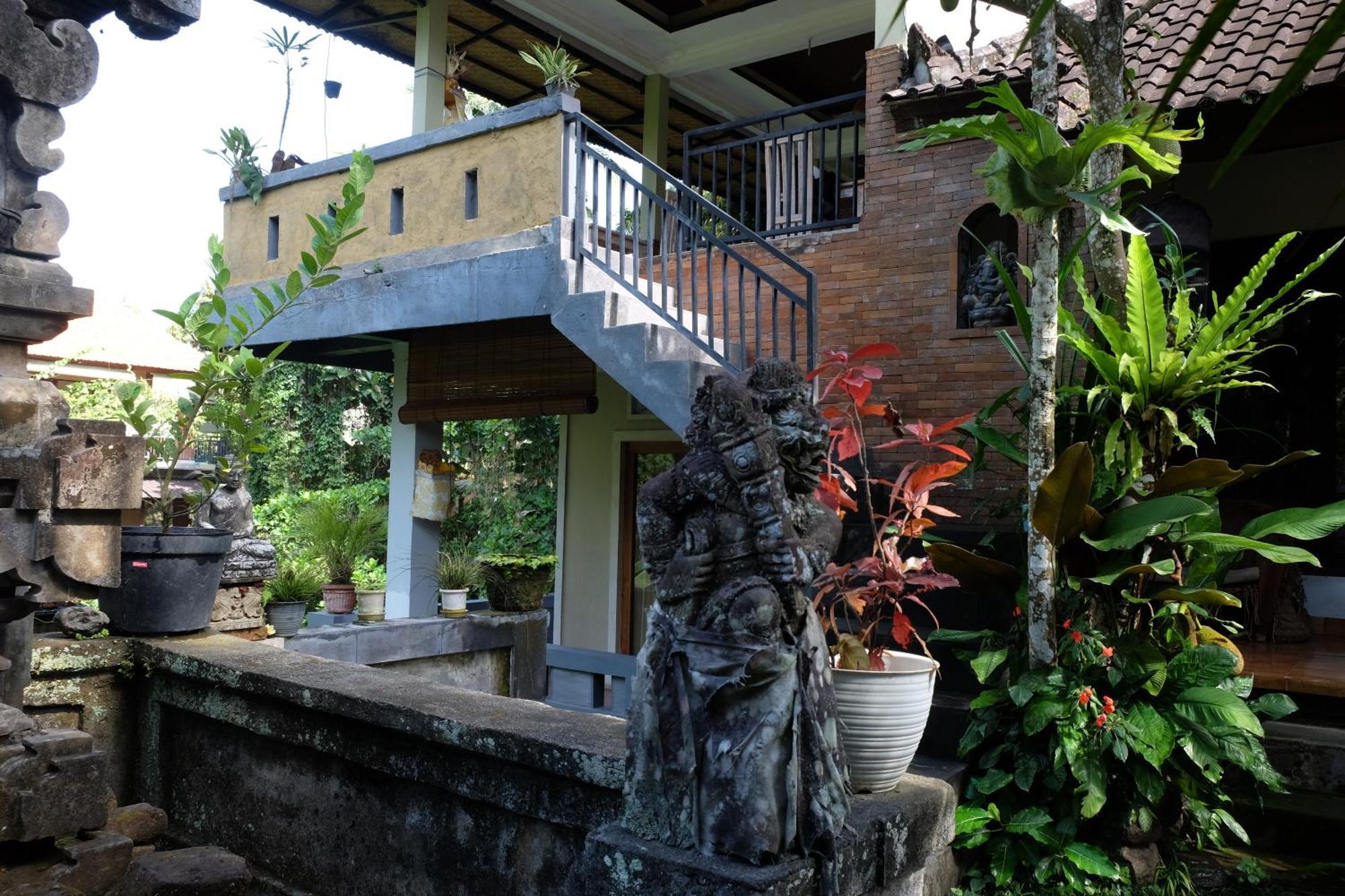 Suastika Guest House Ubud Екстериор снимка